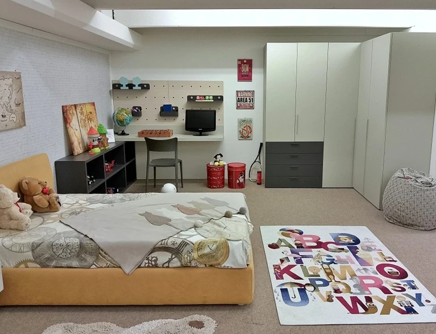 Cameretta con cabina armadio Canapa & Lavagna di Nidi
