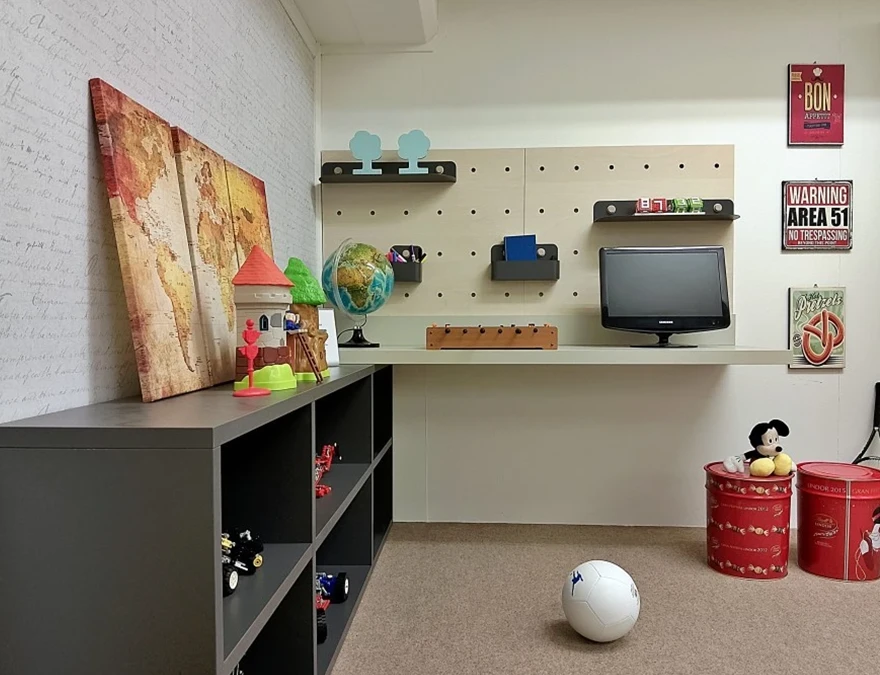 Cameretta con cabina armadio Canapa & Lavagna di Nidi