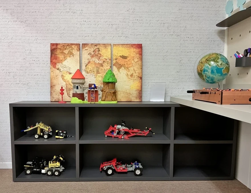 Cameretta con cabina armadio Canapa & Lavagna di Nidi