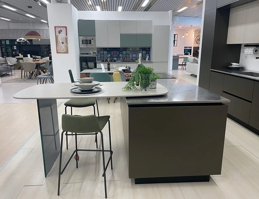 Cucina con isola Time Asia di Arredo3
